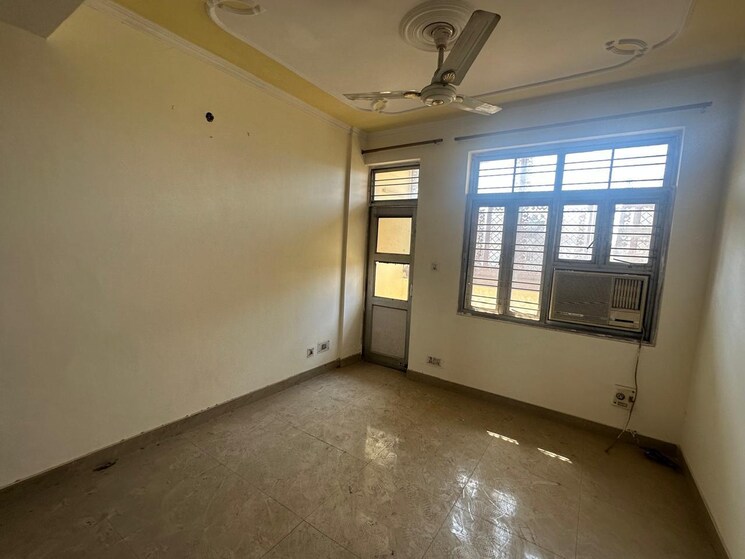 Room, sector 12 dwarka 3 Bedroom 1400 Sq.Ft. Apartment In Sector 12 Dwarka Delhi 9102175