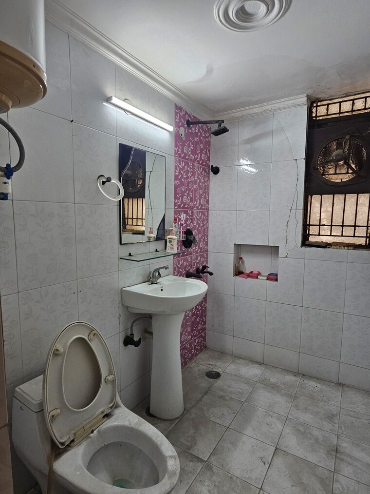 Bathroom, sector 19 dwarka 2 Bedroom 1200 Sq.Ft. Apartment In Sector 19 Dwarka Delhi 9102216