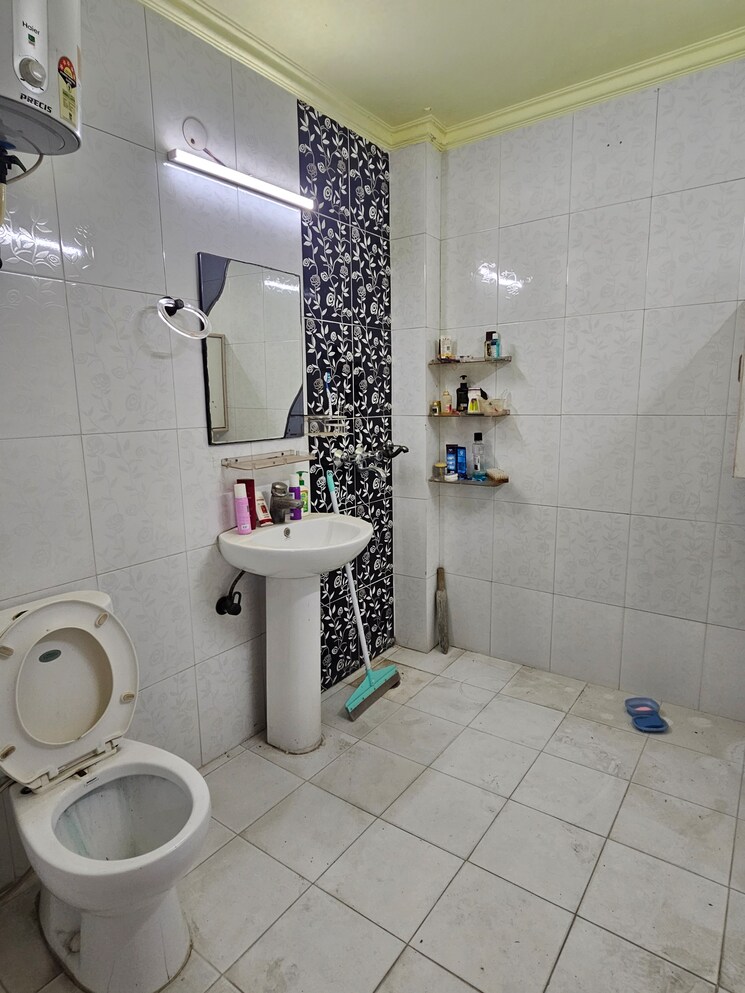 Bathroom, sector 19 dwarka 2 Bedroom 1200 Sq.Ft. Apartment In Sector 19 Dwarka Delhi 9102216