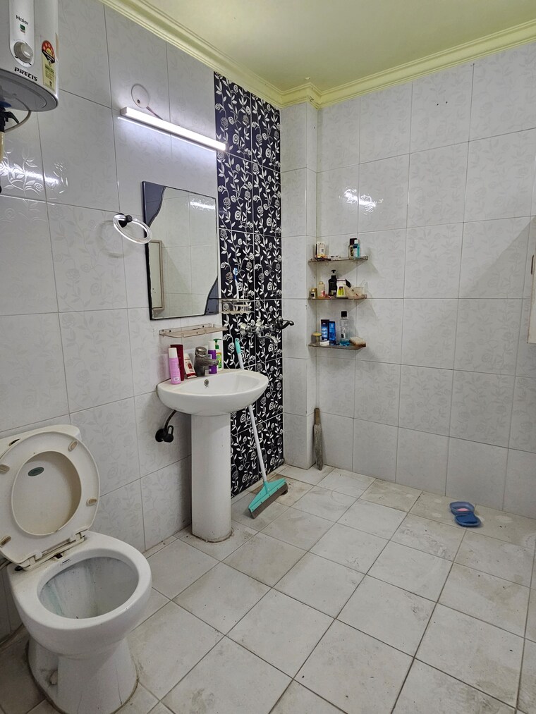 Bathroom, sector 19 dwarka 2 Bedroom 1200 Sq.Ft. Apartment In Sector 19 Dwarka Delhi 9102216