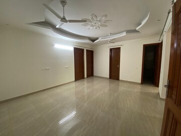 Room in 3 BHK Builder Floor at Ansal Royale Casa, Sector 55 – for Rent