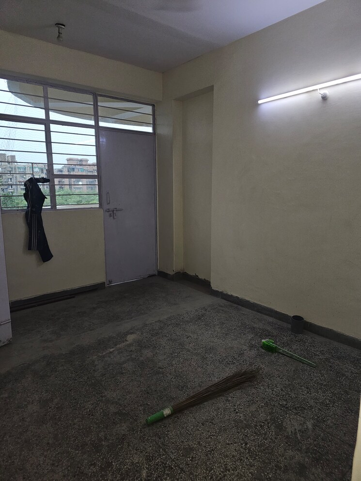 Room, sector 9 dwarka 3 Bedroom 1500 Sq.Ft. Apartment In Sector 9 Dwarka Delhi 9102261