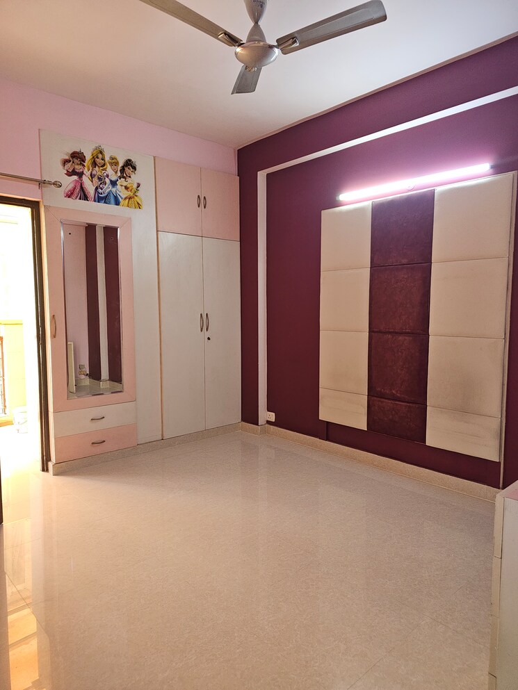 Room, sector 10 dwarka 3 Bedroom 1500 Sq.Ft. Apartment In Sector 10 Dwarka Delhi 9102280