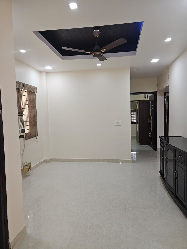 Room, sector 10 dwarka 3 Bedroom 1500 Sq.Ft. Apartment In Sector 10 Dwarka Delhi 9102280