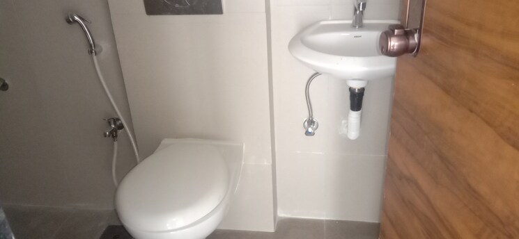 Bathroom, je-and-vee-om-trimurti 3 Bedroom 941 Sq.Ft. Apartment In Malad East Mumbai 9102288