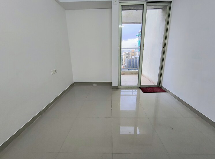 Room, mantra-insignia 1.5 Bedroom 700 Sq.Ft. Apartment In Mundhwa Pune 9102303