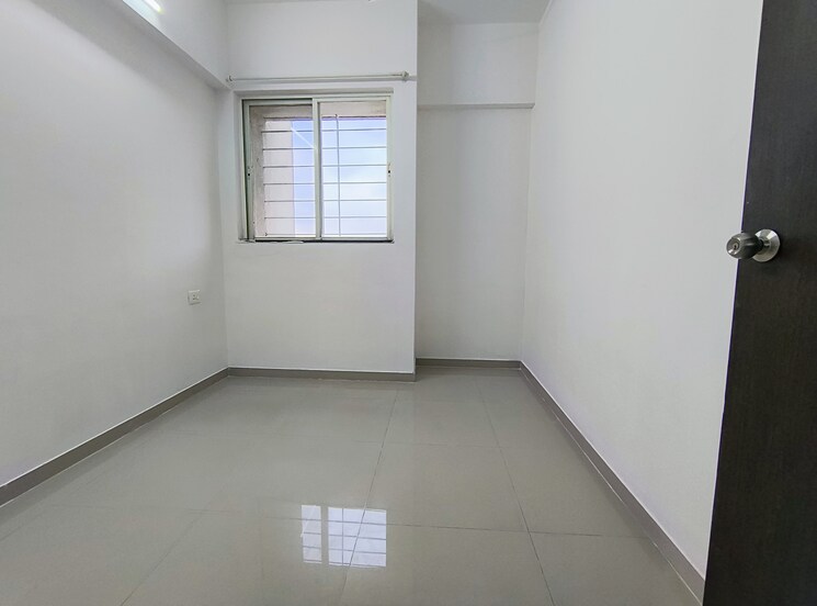 Room, mantra-insignia 1.5 Bedroom 700 Sq.Ft. Apartment In Mundhwa Pune 9102303