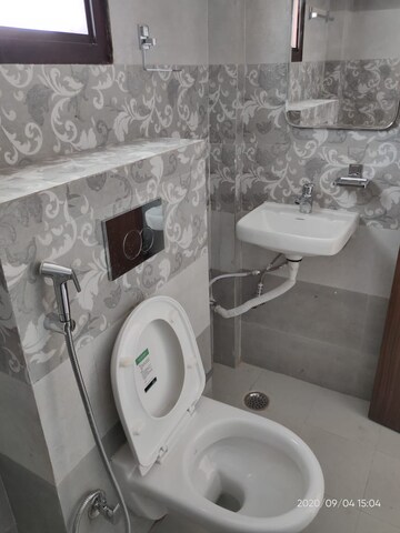 Bathroom in 3 BHK Builder Floor at Dlf Phase ii – for Rent