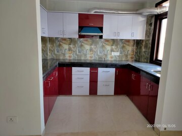 Kitchen in 3 BHK Builder Floor at Dlf Phase ii – for Rent