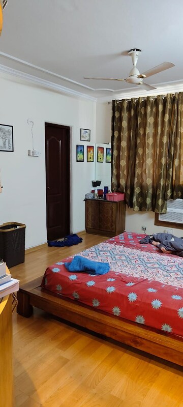 Bedroom in 4 BHK Apartment at DLF Belvedere Towers, Sector 24 – for Rent
