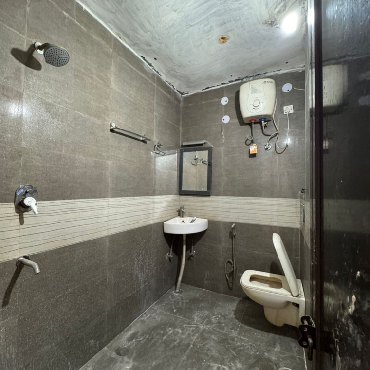 Bathroom, shree-vardhman-green-court 2 Bedroom 626 Sq.Ft. Apartment In Sector 90 Gurgaon 9102359