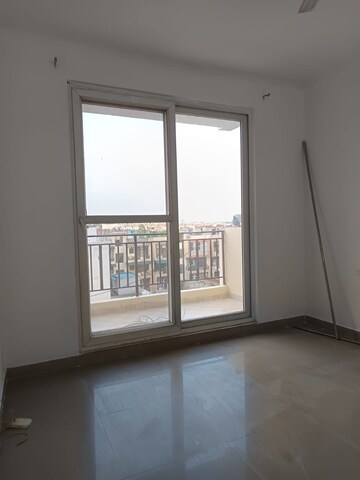 Room in 4 BHK Apartment at Green Valley Heights, Dhakoli – for Rent