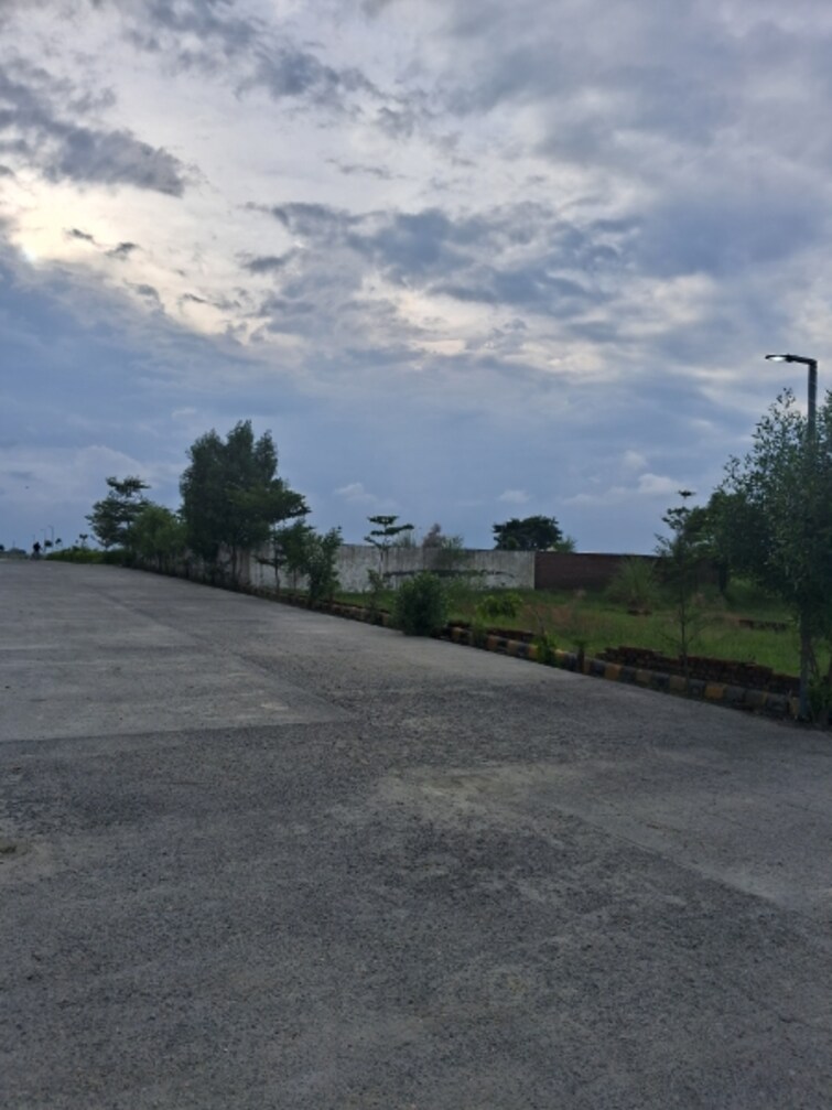 Cover Image, sector 29 yamuna expressway  200 Sq.Yd. Plot In Sector 29 Yamuna Expressway Greater Noida 9102542