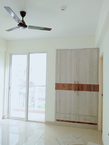 Room in 3 BHK Apartment at Jaypee Greens Aman, Sector 151 – for Rent
