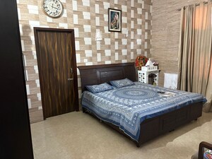 Bedroom in 6 BHK Independent House at Vip Road – for Sale