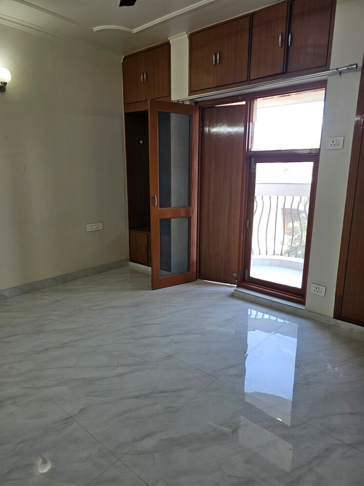 Room, sector 23 dwarka 3 Bedroom 1450 Sq.Ft. Apartment In Sector 23 Dwarka Delhi 9102415