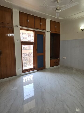 Furnished Amenities in 3 BHK Apartment at Sector 23 Dwarka – for Sale