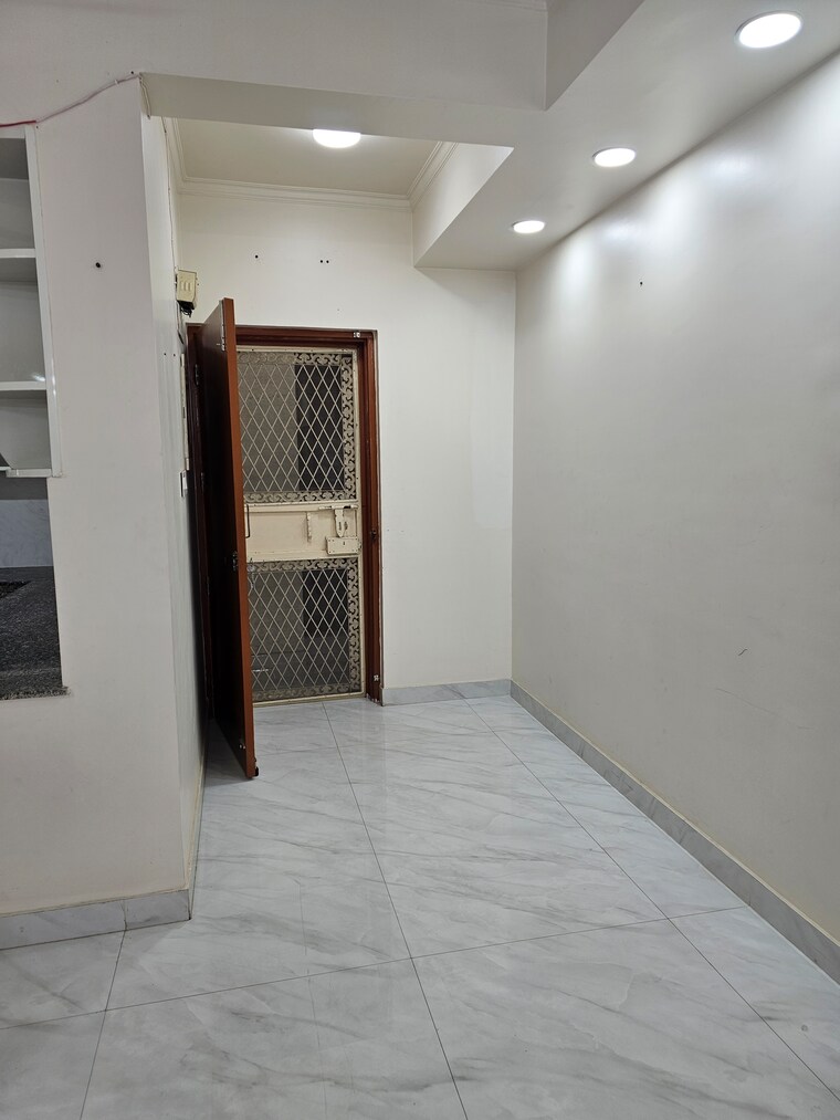 Room, sector 23 dwarka 3 Bedroom 1450 Sq.Ft. Apartment In Sector 23 Dwarka Delhi 9102415