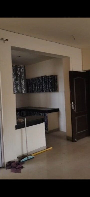 Team Area in 3 BHK Apartment at Piyush Heights, Sector 89 – for Rent