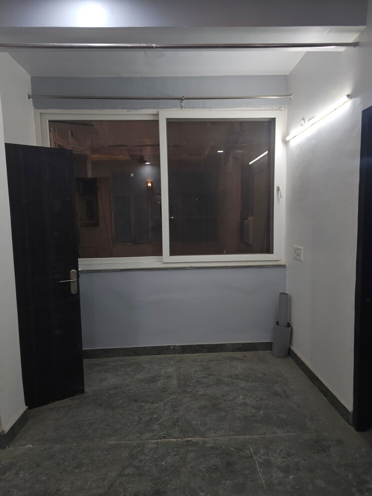 Room, sector 22 dwarka 3 Bedroom 1500 Sq.Ft. Apartment In Sector 22 Dwarka Delhi 9102424