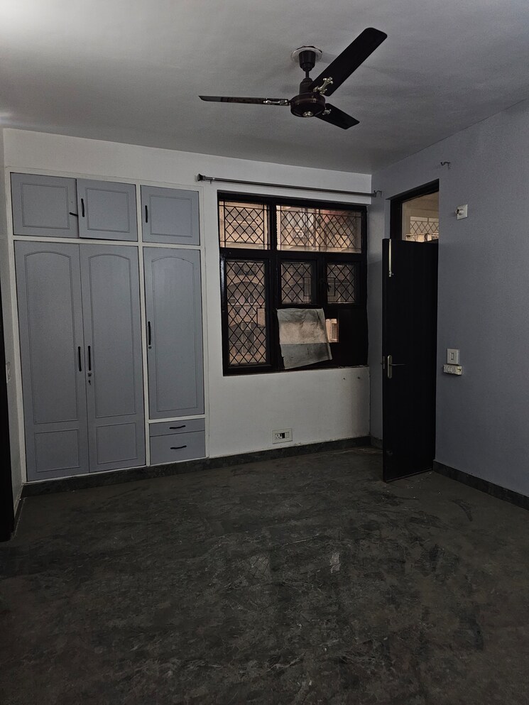 Room, sector 22 dwarka 3 Bedroom 1500 Sq.Ft. Apartment In Sector 22 Dwarka Delhi 9102424