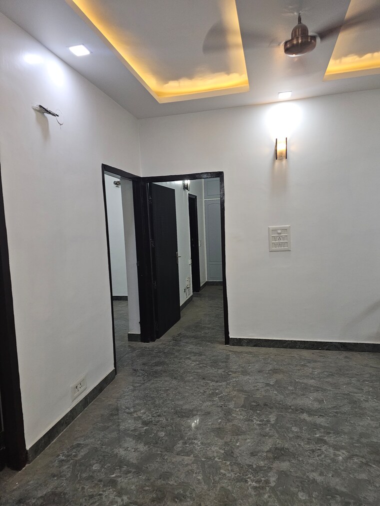 Room, sector 22 dwarka 3 Bedroom 1500 Sq.Ft. Apartment In Sector 22 Dwarka Delhi 9102424