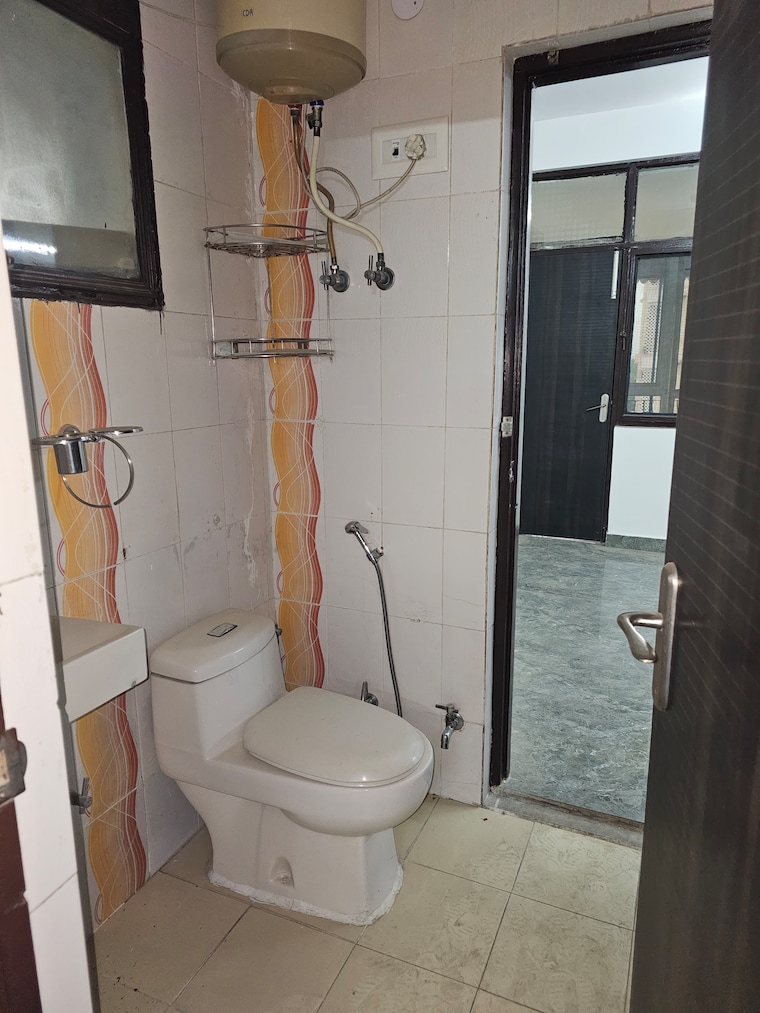 Attached Bathroom, sector 22 dwarka 3 Bedroom 1500 Sq.Ft. Apartment In Sector 22 Dwarka Delhi 9102424