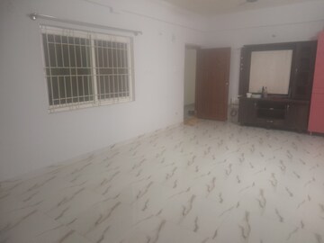Room in 3 BHK Apartment at Nri Layout – for Rent