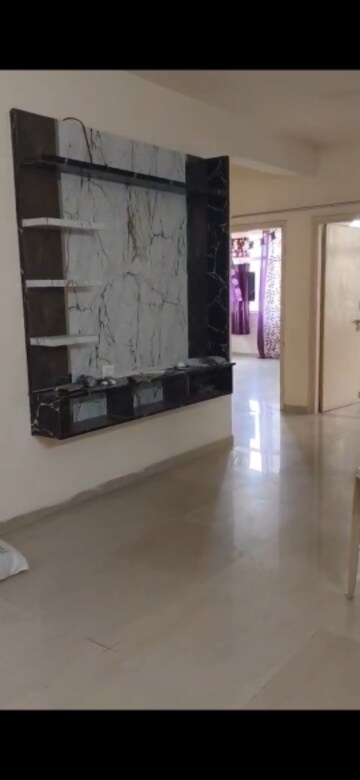 Room in 3.5 BHK Apartment at Omaxe New Heights, Sector 78 – for Rent