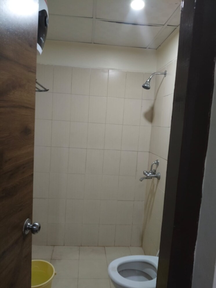 Bathroom, puri-pratham 3 Bedroom 914 Sq.Ft. Apartment In Sector 84 Faridabad 9102508