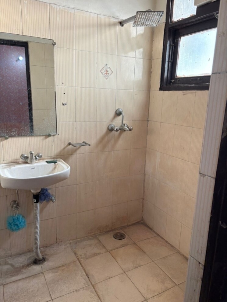 Bathroom, srs-residency 3 Bedroom 1850 Sq.Ft. Apartment In Sector 88 Faridabad 9102521