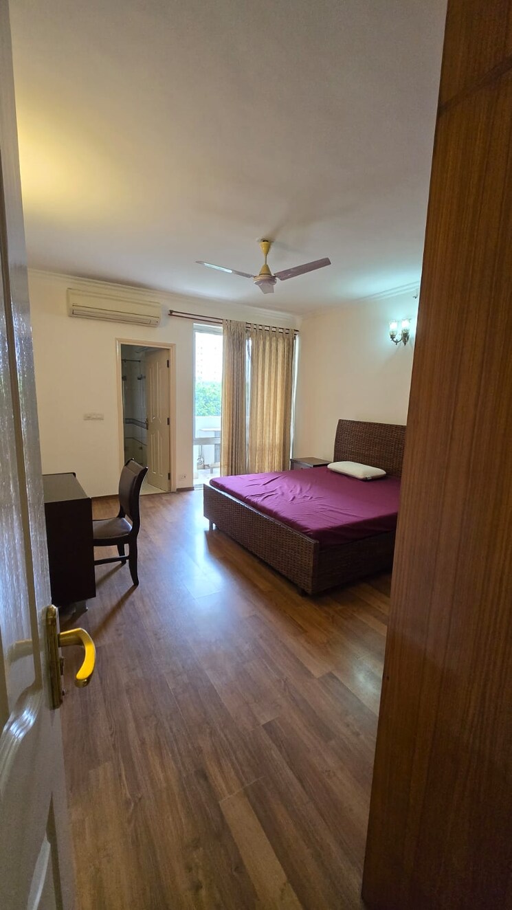 Living Room, dlf-westend-heights 4 Bedroom 2610 Sq.Ft. Apartment In Sector 53 Gurgaon 9102531