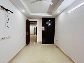 Room in 3 BHK Builder Floor at Chittaranjan Park – for Rent