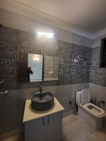 Team Area in 3 BHK Builder Floor at Sector 9 – for Rent