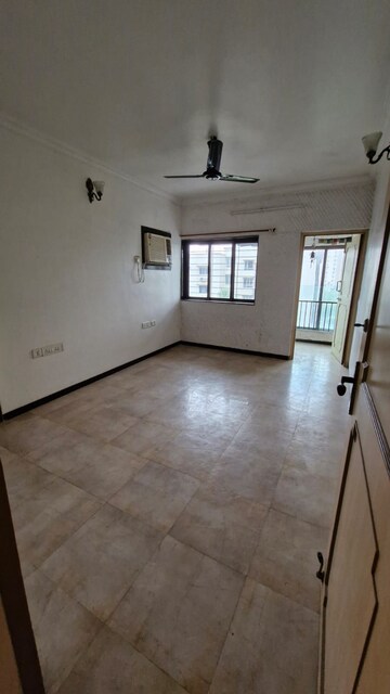 Room in 1 BHK Apartment at Gold Crown, Andheri West – for Sale