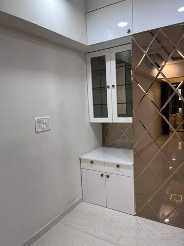 Furnished Amenities in 2 BHK Apartment at Lodha Amara, Kolshet Road – for Rent
