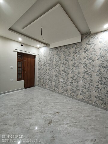 Room in 3 BHK Independent House at Jankipuram – for Sale