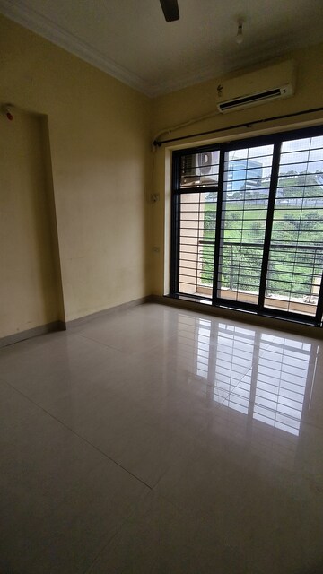 Room in 1 BHK Apartment at K Raheja Heights, Malad East – for Rent