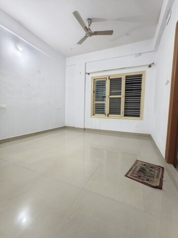 Room in 2 BHK Builder Floor at Hsr Layout – for Rent