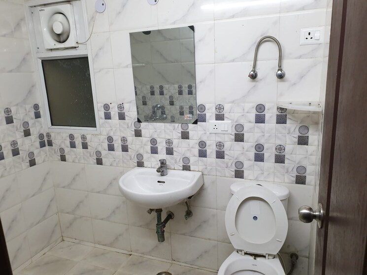 Bathroom, gaur-city-2-14th-avenue 2 Bedroom 985 Sq.Ft. Apartment In Sector 16c Greater Noida Greater Noida 9102686
