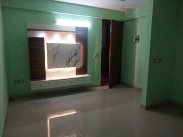 Room in 2.5 BHK Apartment at ROF Amaltas, Sector 92 – for Rent