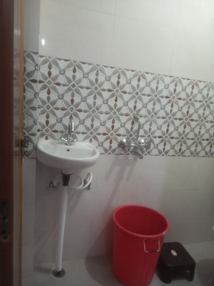 Bathroom, vasant kunj 2 Bedroom 650 Sq.Ft. Apartment In Vasant Kunj Delhi 9102718