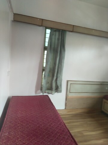 Room in 2 BHK Apartment at Pushpak Nagar – for Rent
