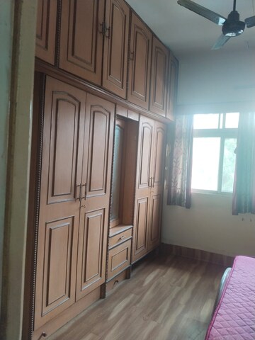 Room in 2 BHK Apartment at Pushpak Nagar – for Rent