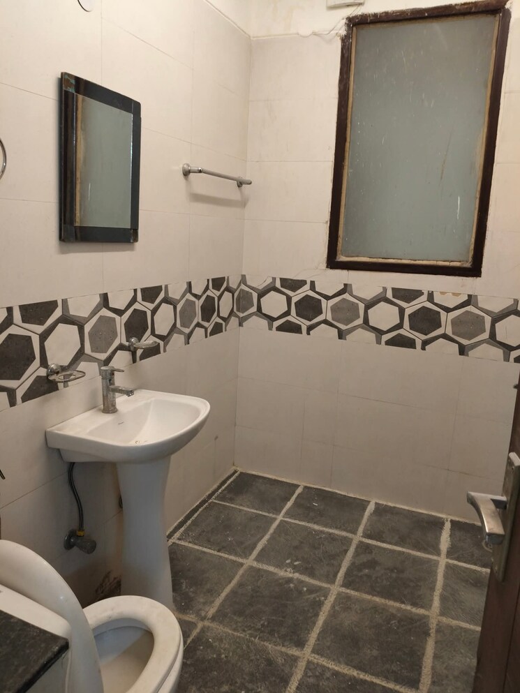 Bathroom, saket 3 Bedroom 1800 Sq.Ft. Builder Floor In Saket Delhi 9102722