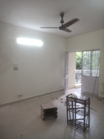 Room in 3 BHK Apartment at Vasant Kunj – for Rent