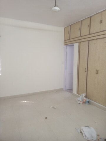 Room in 3 BHK Apartment at Vasant Kunj – for Rent