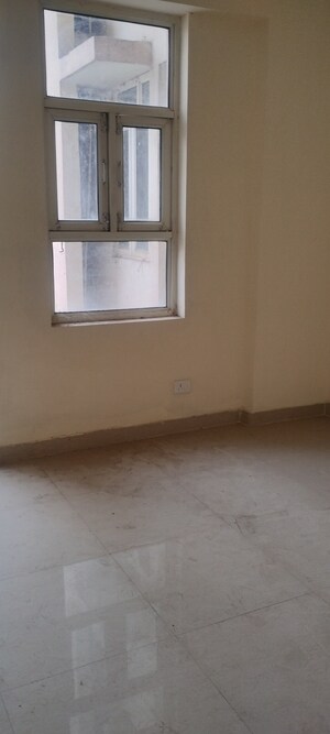 Room in 2 BHK Apartment at Signature Global Prime, Sector 63a – for Sale