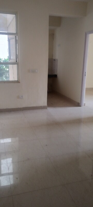 Room in 2 BHK Apartment at Signature Global Prime, Sector 63a – for Rent