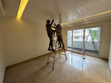 Room in 3.5 BHK Apartment at Boutique Residential Apartments C-253, Defence Colony – for Rent